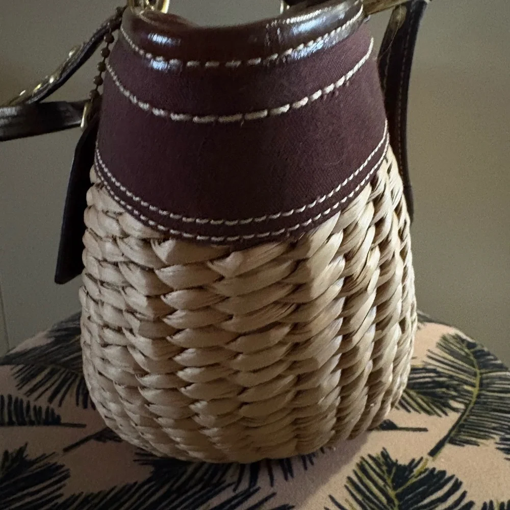 Coach Legacy 10728
Basket Tote Woven
Straw Espresso Brown
Leather Turn Lock#exc! - Picture 4 of 12
